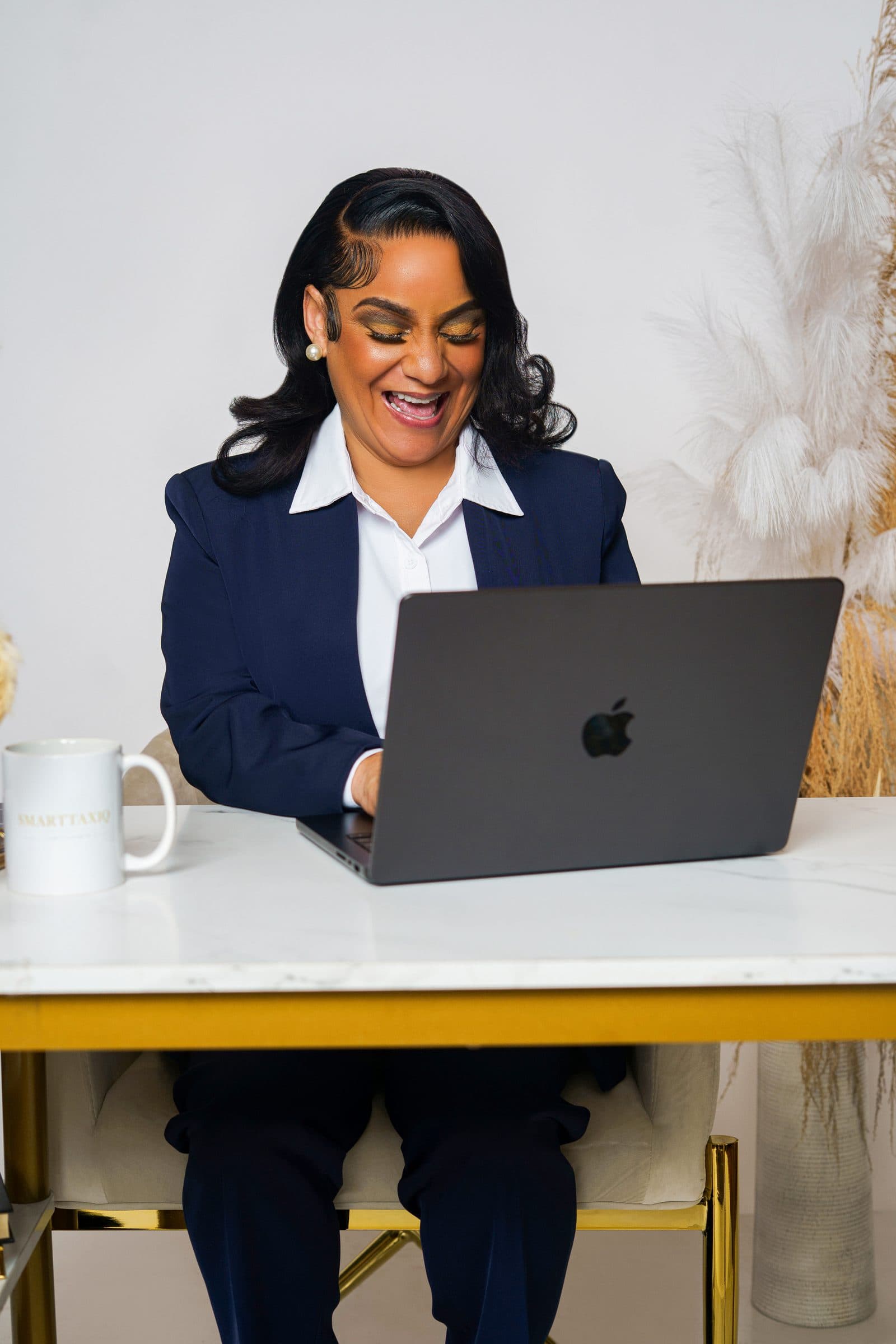 Lashanda Carter preparing a client return